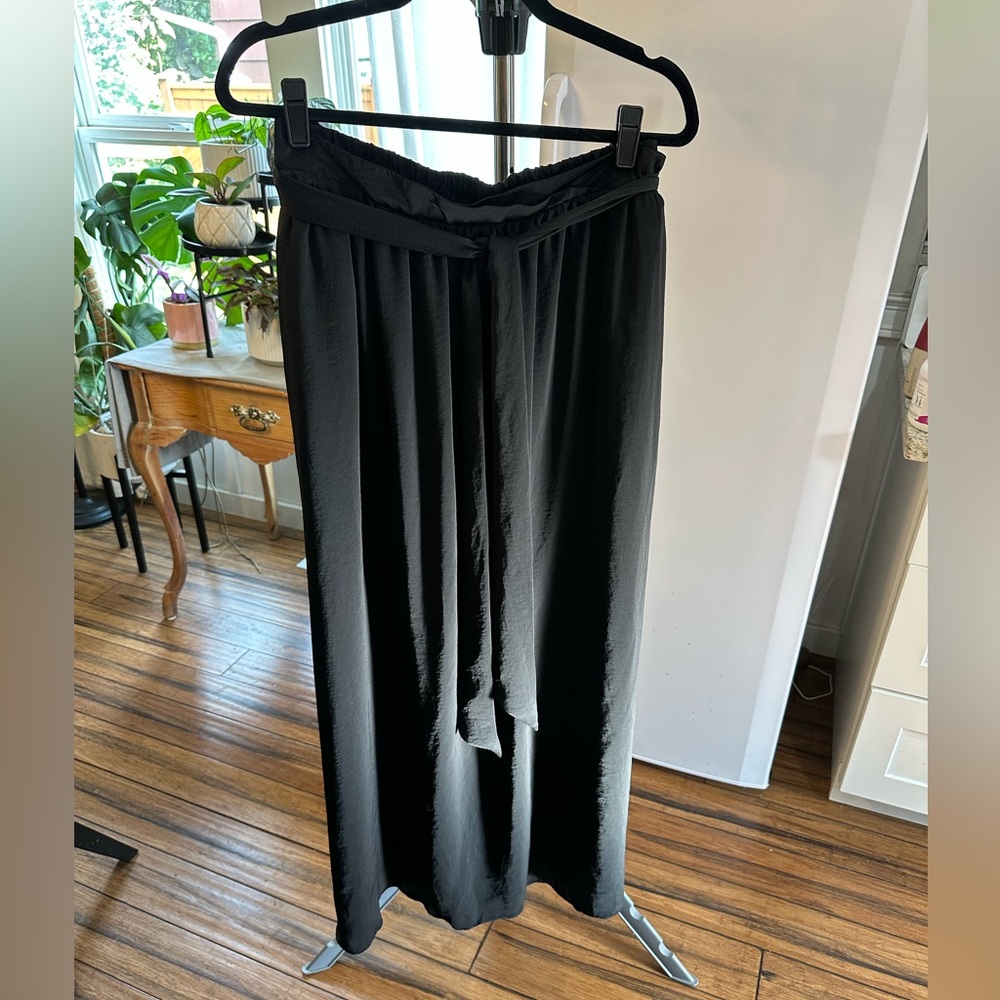 NWOT Forever 21 Black Maxi Skirt w/ Tie Waist + Pockets Silky 3XL